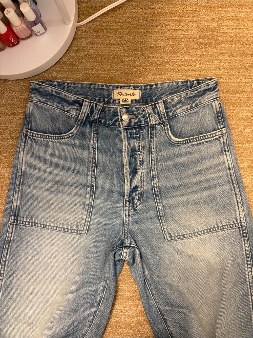 Madewell Darted Barrel Leg Jean with Patch Pockets - Picture 4 of 9